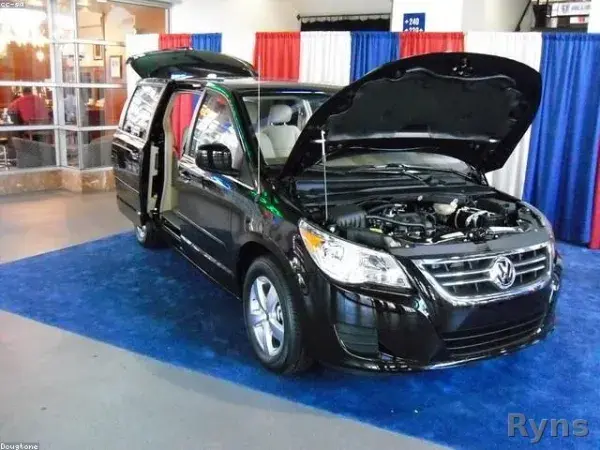 Maruti Suzuki Brezza ZXI+ - 2023 Model 8000km
